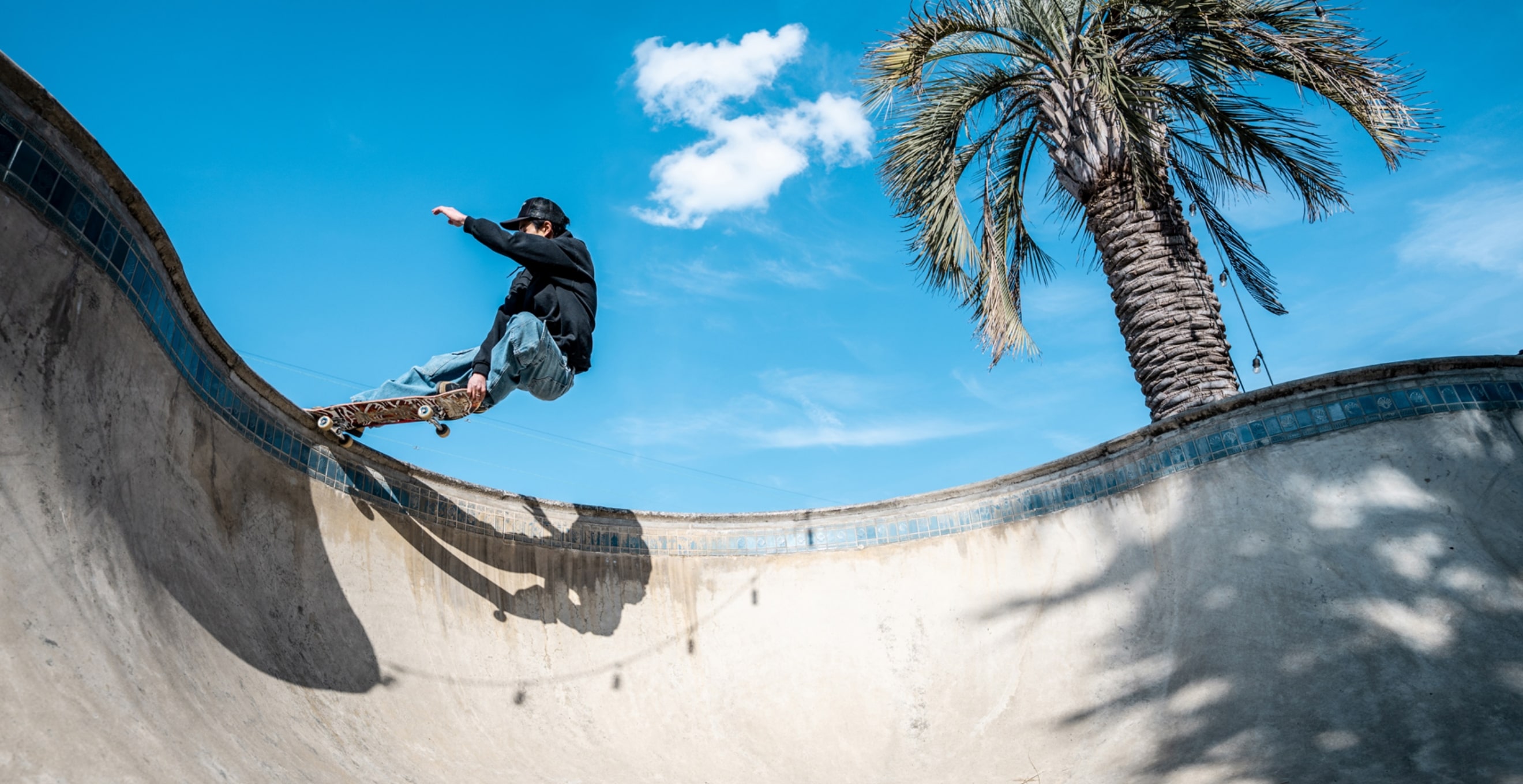 Wide-angle zoom lens